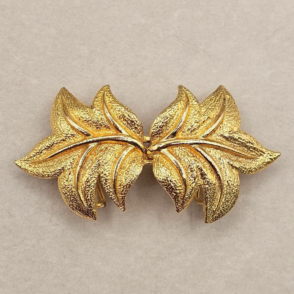 Vintage Gold Tone Belt Buckle Interlocking Leaves Fits 1.25